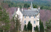 Students plan to buy £6m Dall Estate Castle for asylum seekers