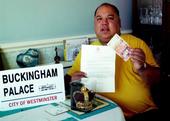 Cabbie gifts the Queen £50 for her long reign...