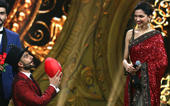 Deepika, Ranveer to get engaged in February 2016?...
