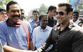 Salman shares stage with Rajapaksa...