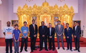Former cricketer Gordon Greenidge visits Swaminarayan Mandir...