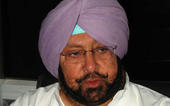 Shoes hurled at Captain Amarinder Singh in California...