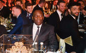 Pelé tours UK for charity...