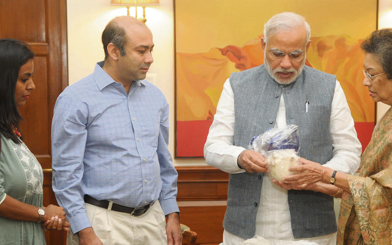 સરદાર પટેલ વગર ગાંધી અધૂરા હતા : મોદી સરદાર પટેલ વગર ગાંધી અધૂરા હતા : મોદી