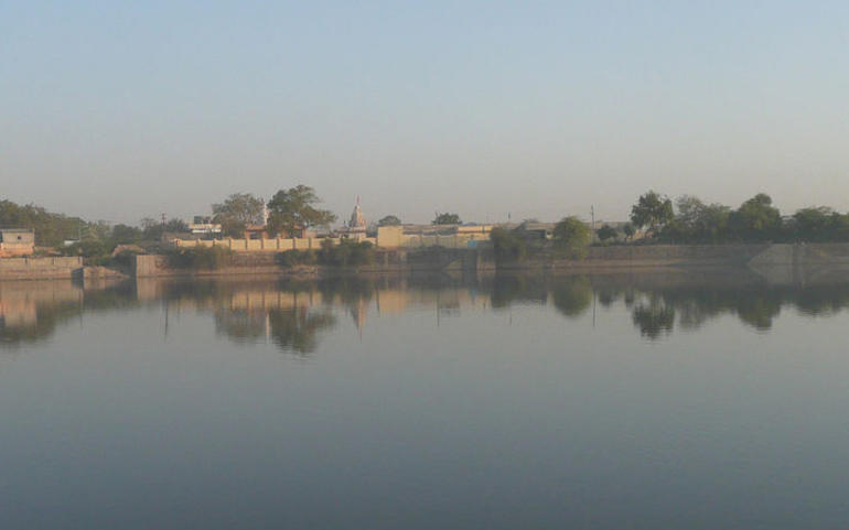 ઝડપથી ઘટતાં હમીરસરના નીર અંગે...