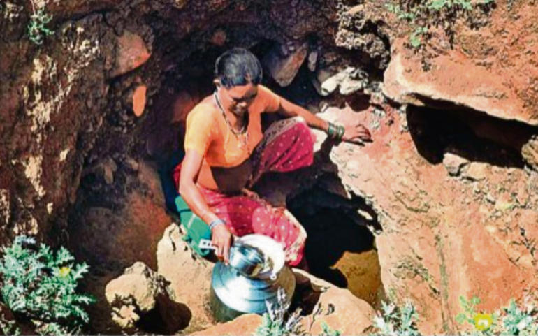 એક બેડું પાણી લેવા ૭૦ ફૂટ નીચે...