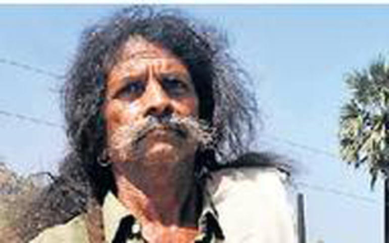 ૪૯ ફૂટ લાંબા વાળના શોખીન આદિવ