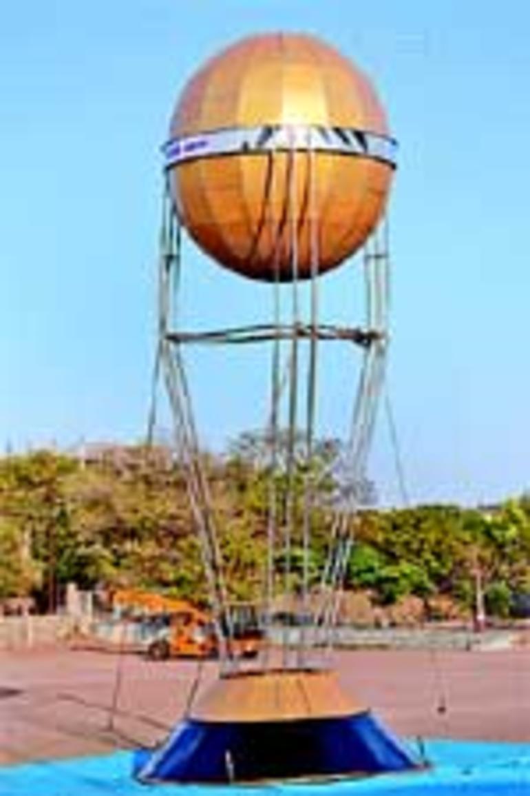 જામનગરમાં વિશ્વની સૌથી મોટી  વિશ્વકપ ક્રિકેટની ટ્રોફીનું નિર્માણ