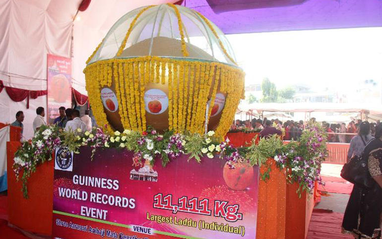 અંબાજીમાં પ્રસાદી માટે ૧૧, ૧૧ અંબાજીમાં પ્રસાદી માટે ૧૧, ૧૧