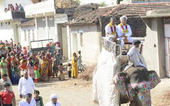દાતાનું હાથી પર બેસાડી સન્માન...