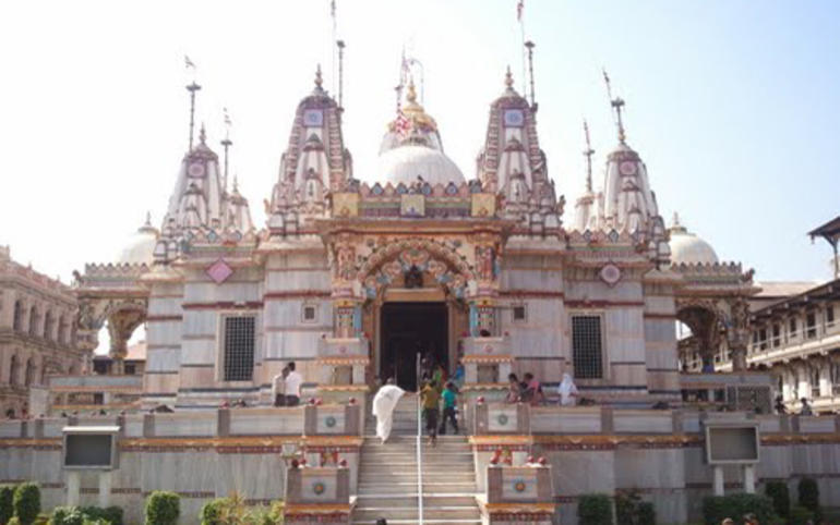 વડતાલ મંદિરમાં ધર્માદો લેવાન
