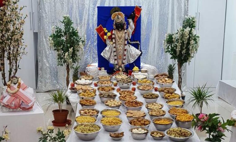 શ્રીનાથજી હવેલી, સડબરી ખાતે અન... શ્રીનાથજી હવેલી, સડબરી ખાતે અન...