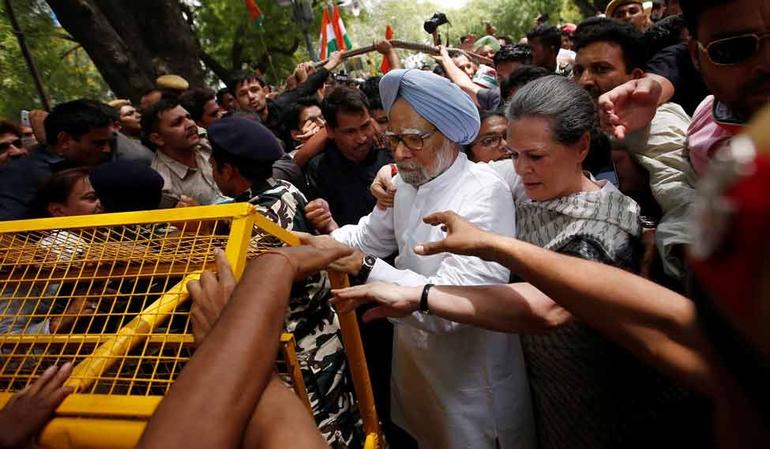 Sonia-Manmohan-Protest.jpg.image.975.568