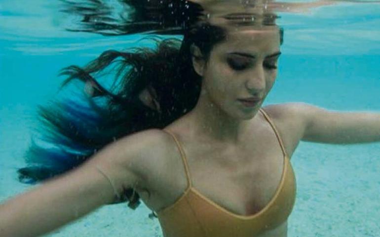 કેટરિનાએ અંડરવોટર શૂટની તસવીરો સોશિયલ મીડિયા પર મૂકી કેટરિનાએ અંડરવોટર શૂટની તસવીરો સોશિયલ મીડિયા પર મૂકી