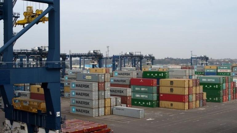 UK trade deficit falls