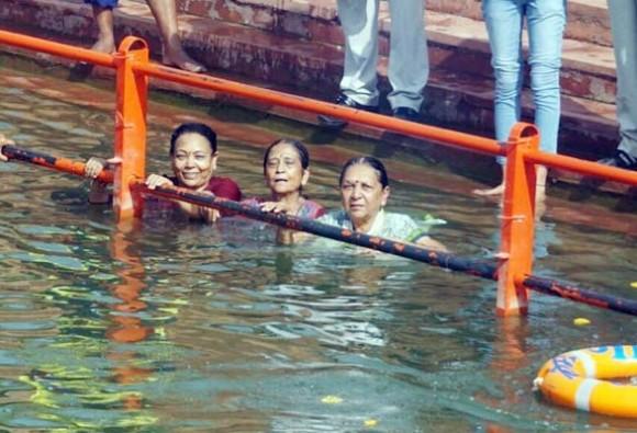 Ananandibahen patel kumbhsnan