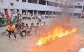 તાલીમ દરમિયાન એક સમુદાયને આતં