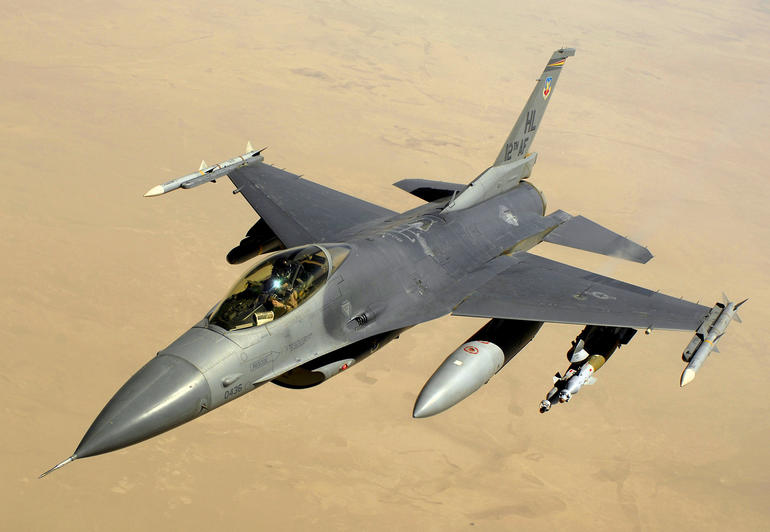 f-16 fighter jet