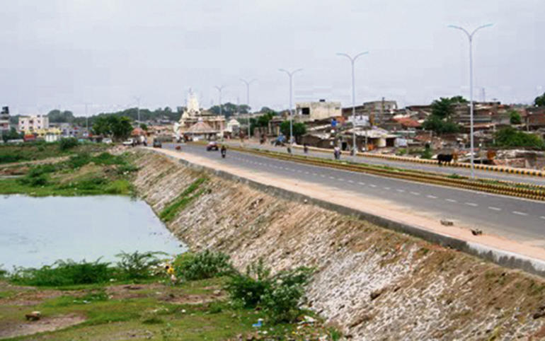 એક આ સમઢિયાળા અને એક તે સમઢિયા