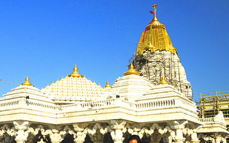 અંબાજી મંદિરની ૫૧ ફૂટ સુવર્ણ શ... અંબાજી મંદિરની ૫૧ ફૂટ સુવર્ણ શ...