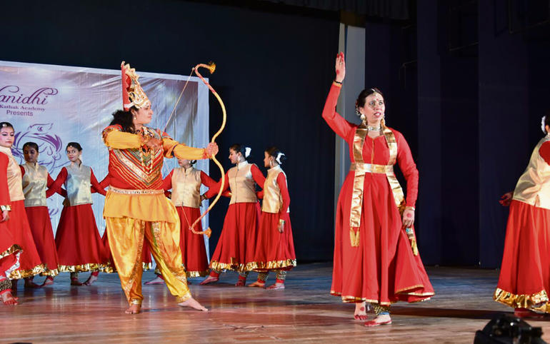 કથક શૈલીમાં સાંસ્કૃતિક ગુજરા કથક શૈલીમાં સાંસ્કૃતિક ગુજરા