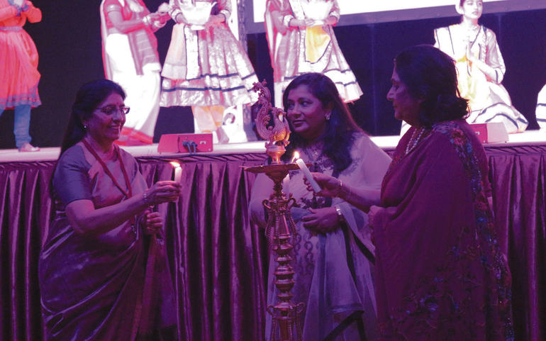 નીસડન મંદિરમાં આઠમા વાર્ષિક આ નીસડન મંદિરમાં આઠમા વાર્ષિક આ