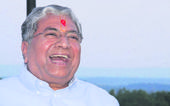 સ્મિત, સેવા અને સ્નેહસભરઃ સંત 