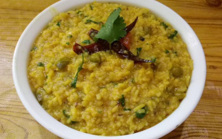 મુંગદાલ મસાલા ખીચડી... મુંગદાલ મસાલા ખીચડી...
