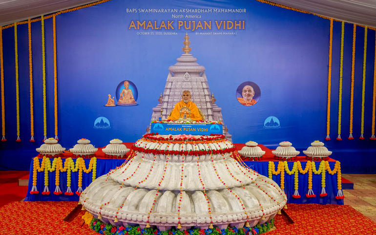 પૂ. મહંત સ્વામીએ રોબિન્સવિલ મં... પૂ. મહંત સ્વામીએ રોબિન્સવિલ મં...