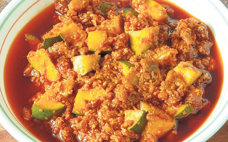 ચણા-મેથી અને કેરીનું અથાણું...