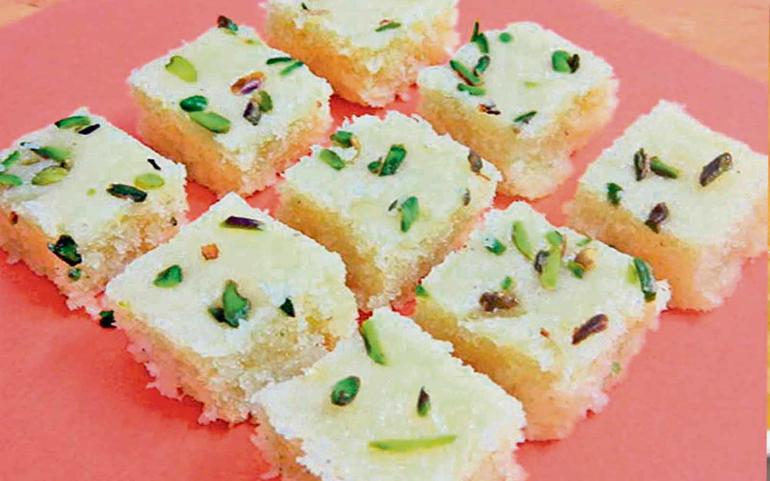 નાળિયેરની બરફી... નાળિયેરની બરફી...