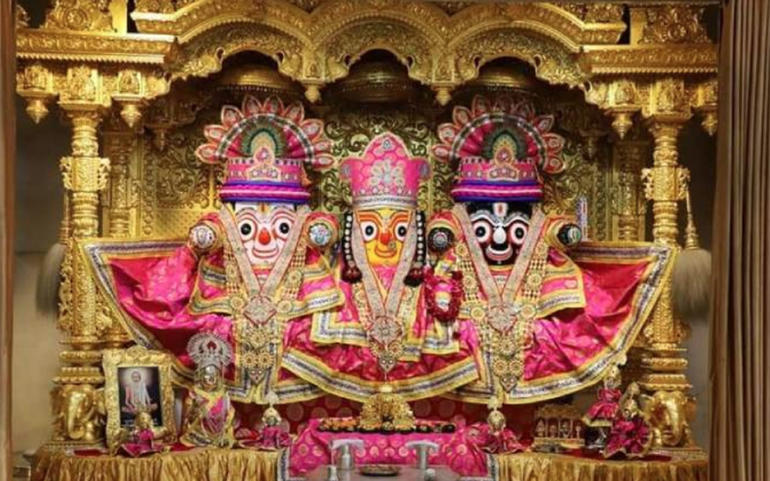 ભગવાન જગન્નાથ સોનેરી વસ્ત્ર અ ભગવાન જગન્નાથ સોનેરી વસ્ત્ર અ