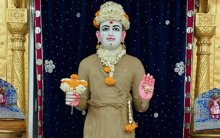 કુમકુમ મંદિર ખાતે ભગવાનને ચંદ