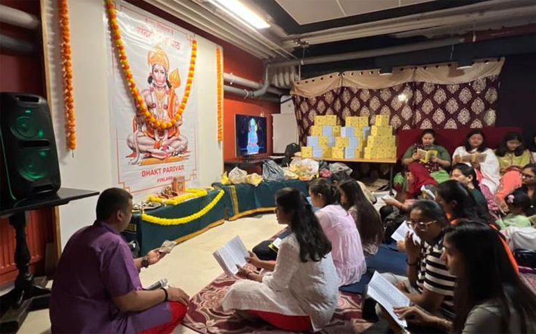 ફિનલેન્ડના હેલસિન્કીમાં સનાત... ફિનલેન્ડના હેલસિન્કીમાં સનાત...