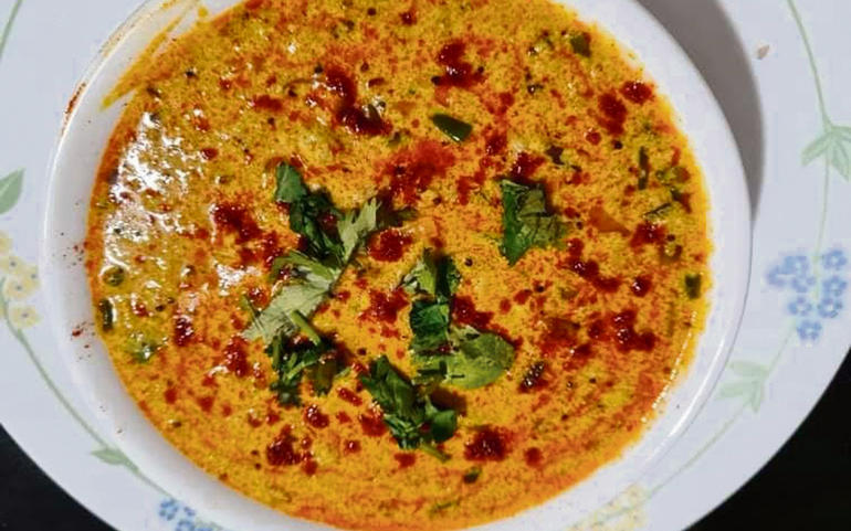 દહીંમાં વઘારેલો રજવાડી રોટલો... દહીંમાં વઘારેલો રજવાડી રોટલો...