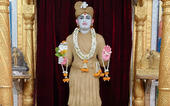 કુમકુમ મંદિરે ભગવાનને ચંદનના 