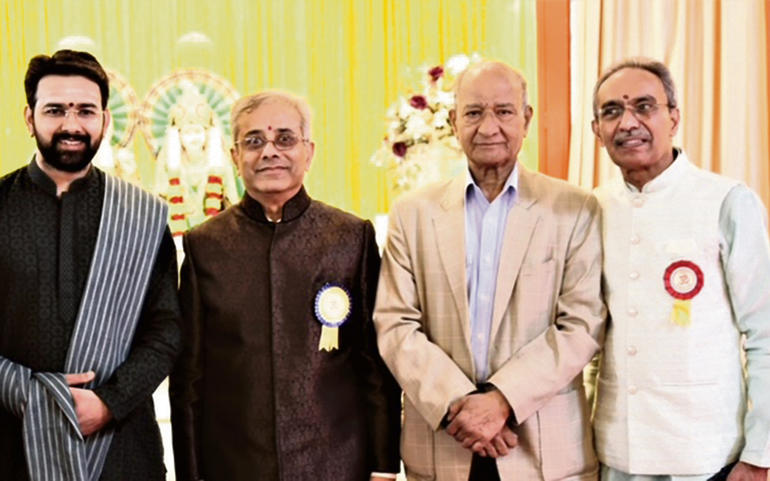 વિવિધતામાં એકતાનું પ્રતીકઃ બ વિવિધતામાં એકતાનું પ્રતીકઃ બ