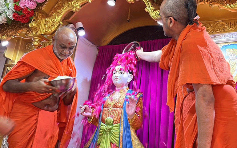 કુમકુમ મંદિરના સંસ્થાપક આનંદ કુમકુમ મંદિરના સંસ્થાપક આનંદ