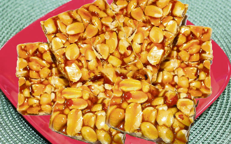 શિંગદાણાની ચીકી... શિંગદાણાની ચીકી...