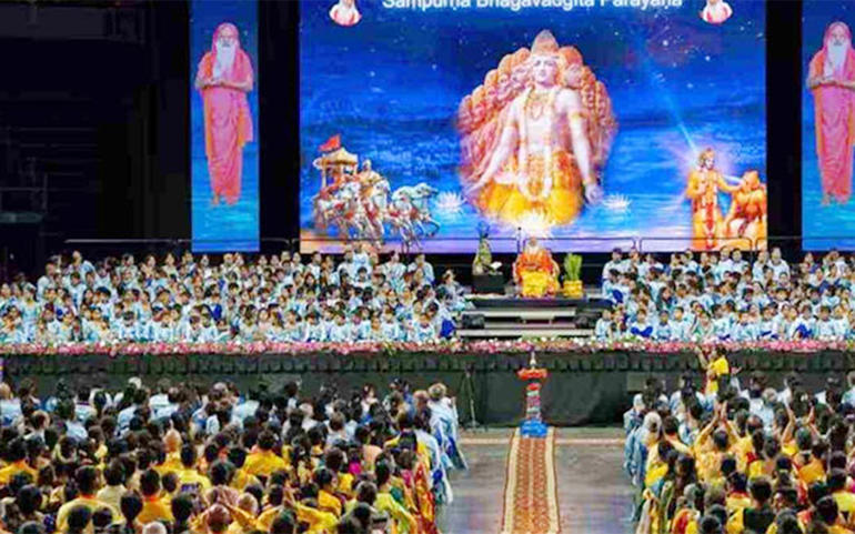 શિકાગોમાં એકસાથે 10 હજાર લોકોએ શિકાગોમાં એકસાથે 10 હજાર લોકોએ