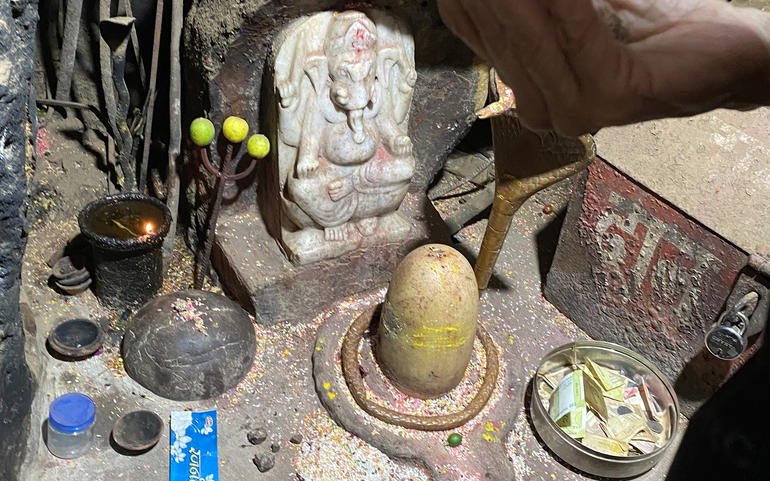 નર્મદા નદીના બે કાંઠે શિવજી વ નર્મદા નદીના બે કાંઠે શિવજી વ