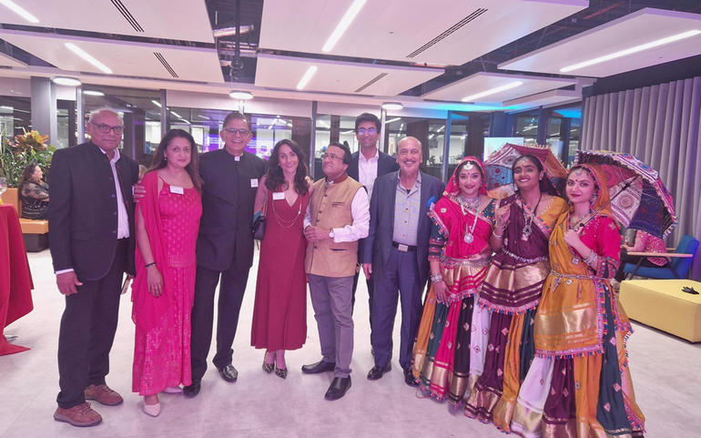 મૂર કિંગ્સ્ટન સ્મિથ દ્વારા ભારતીય બિઝનેસ કોમ્યુનિટી સાથે દિવાળી રિસેપ્શનની ઊજવણી મૂર કિંગ્સ્ટન સ્મિથ દ્વારા ભારતીય બિઝનેસ કોમ્યુનિટી સાથે દિવાળી રિસેપ્શનની ઊજવણી