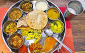 ગુજરાતી ભોજનમાં ઢોકળાં તો બેસ