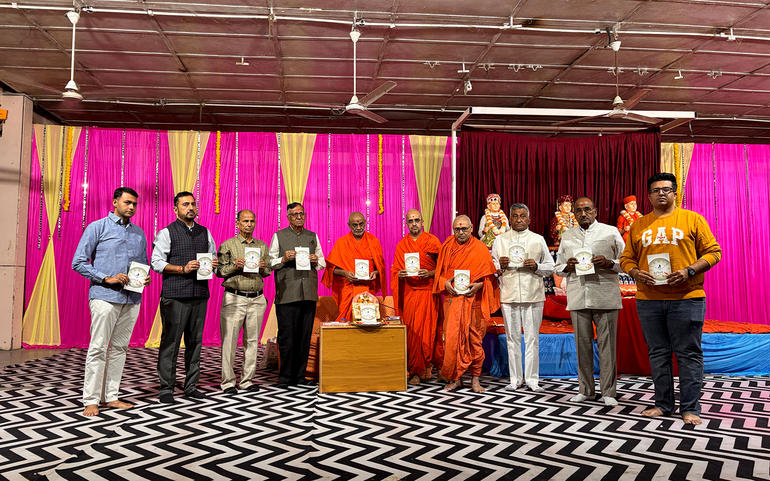 જે પિતાએ ખભો આપ્યો, માતાએ ખોળો જે પિતાએ ખભો આપ્યો, માતાએ ખોળો