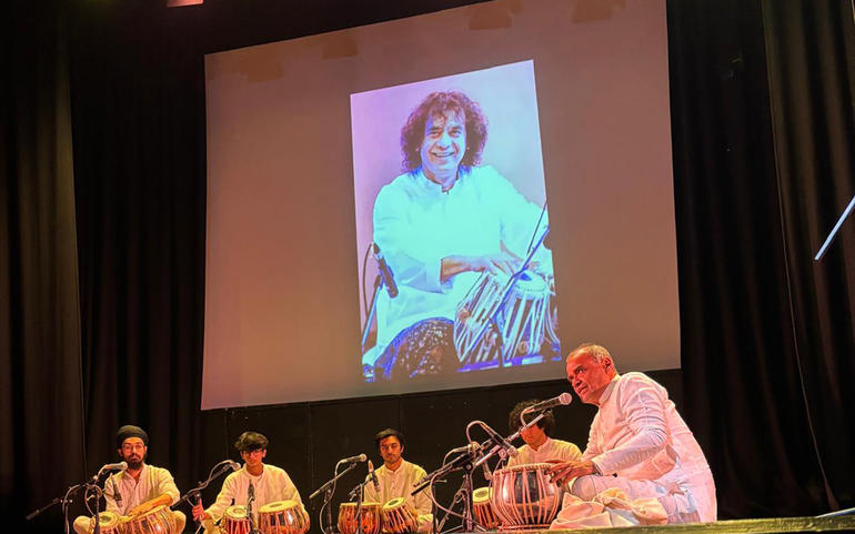 ઉસ્તાદ તબલાવાદક ઝાકિર હુસૈનને ભારતીય વિદ્યા ભવનની શ્રદ્ધાંજલિ ઉસ્તાદ તબલાવાદક ઝાકિર હુસૈનને ભારતીય વિદ્યા ભવનની શ્રદ્ધાંજલિ