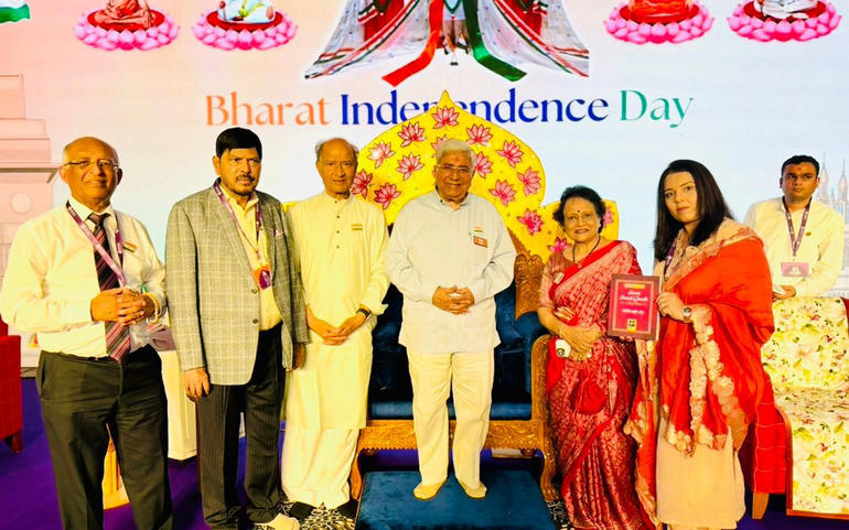 અનુપમ મિશન દ્વારા ડેનહામમાં મંદિરના દશાબ્દી મહોત્સવની રંગેચંગે ઊજવણી અનુપમ મિશન દ્વારા ડેનહામમાં મંદિરના દશાબ્દી મહોત્સવની રંગેચંગે ઊજવણી