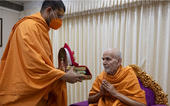 મહંત સ્વામી મહારાજનું એક વર્ષ...