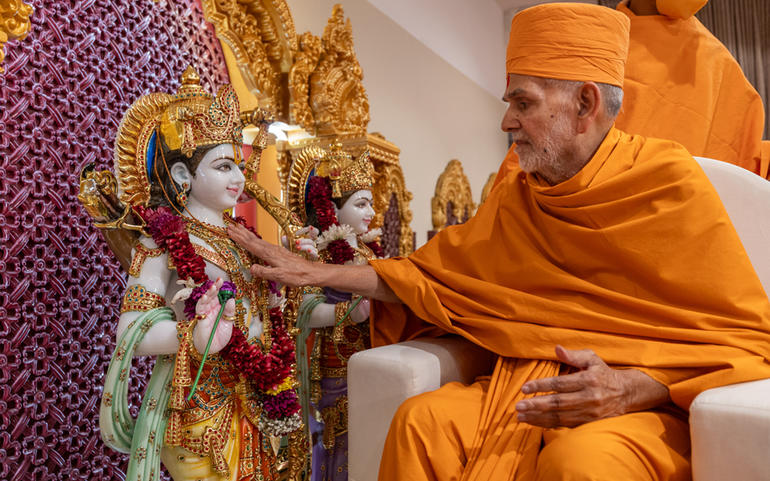 સનાતન હિન્દુ ધર્મનો ઉદઘોષ: પૃથ... સનાતન હિન્દુ ધર્મનો ઉદઘોષ: પૃથ...