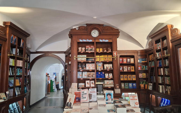 Lisbon oldest book store2