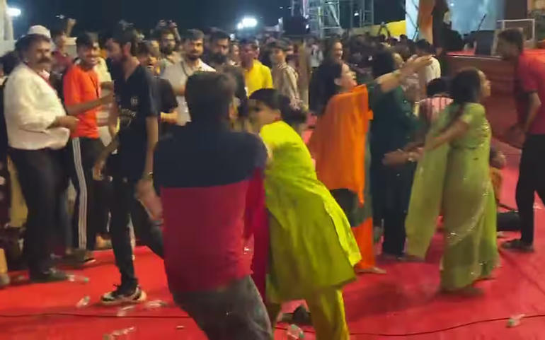 બાગેશ્વર બાબાના દરબારમાં 20 લો